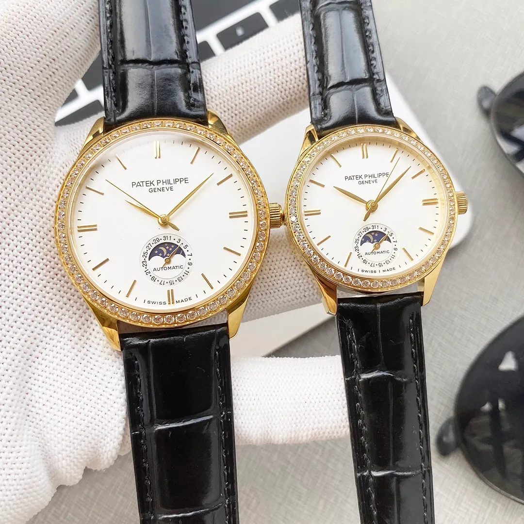 🔥🔥🔥The first new model of 2021 is Patek Philippe (Couple Watch 👫Upgraded True Moon Phase Function Watch Series), welcoming new members. The word is fashionable and high-end, using the unique Swiss ETA2824-2 special movement (zero repair), vibration frequency: 28800 oscillations per hour power reserve, sapphire glass, size 40x10mm for men and 32x10mm for women, with Patek Philippe original pin buckle and steel strap, with super waterproof function, perfect harmony, commemorative gift for couples, your first choice 💑! !